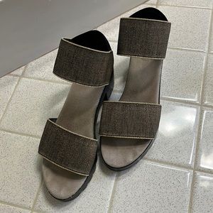 Charleston Shoes New Monterey size 7- gold